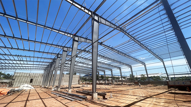 quy-trinh-thi-cong-nha-thep-tien-che