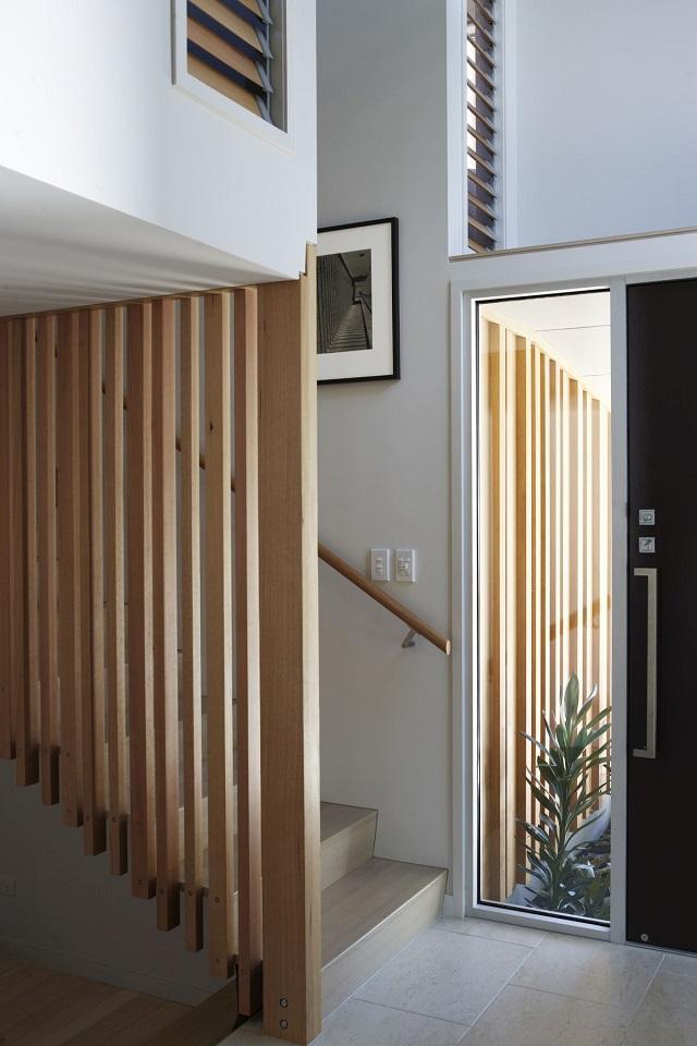 mẫu vách ngăn gỗ trang trí cầu thang bằng lam gỗ