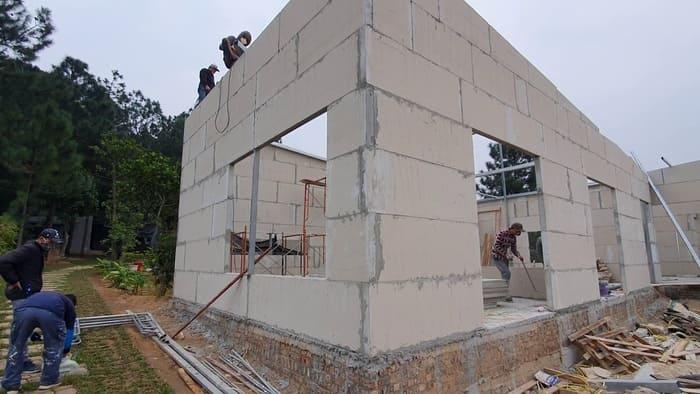 Chi phí xây nhà lắp ghép bằng tấm bê tông nhẹ kết hợp với khung thép bao nhiêu