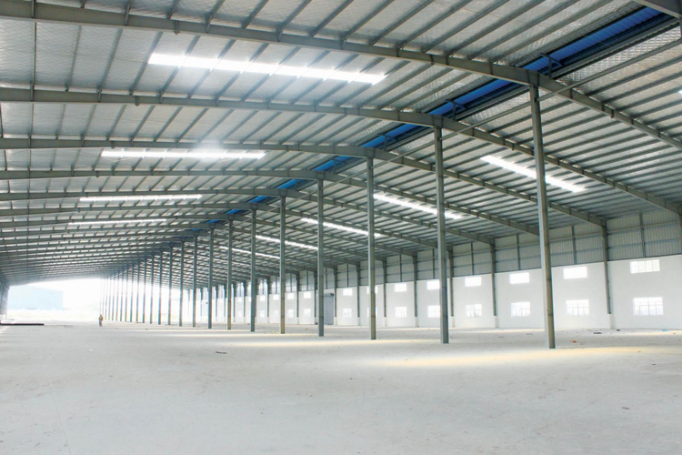 Mẫu nhà xưởng nhiều cửa sổ thông thoáng