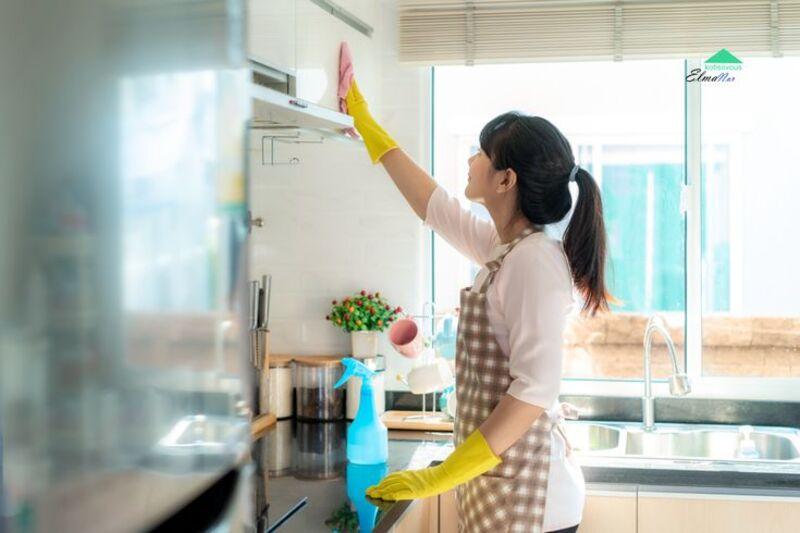 Dọn dẹp nhà cửa sạch sẽ để không gian gọn gàng và góp phần chống nóng hiệu quả trong những ngày nắng