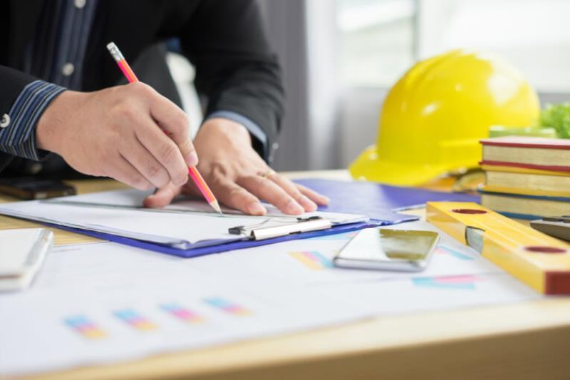 Lên kế hoạch thi công cụ thể về thời gian, ngân sách, vật liệu xây dựng nhà ống cấp 4