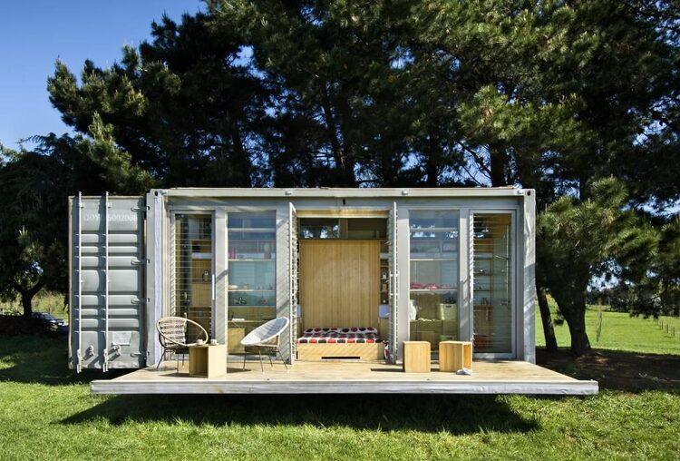 Nhà container là nhà được xây từ các thùng container cũ đã qua sử dụng