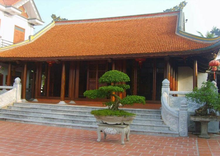 Nhà gỗ 3 gian 4 mái kết hợp hài hòa giữa nét đẹp cổ truyền và giá trị sử dụng lâu dài cho gia đình