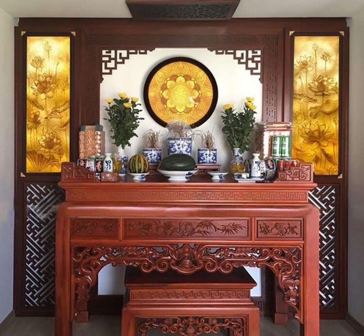 Vách ngăn bàn thờ gia tiên sang trọng, ấm cúng