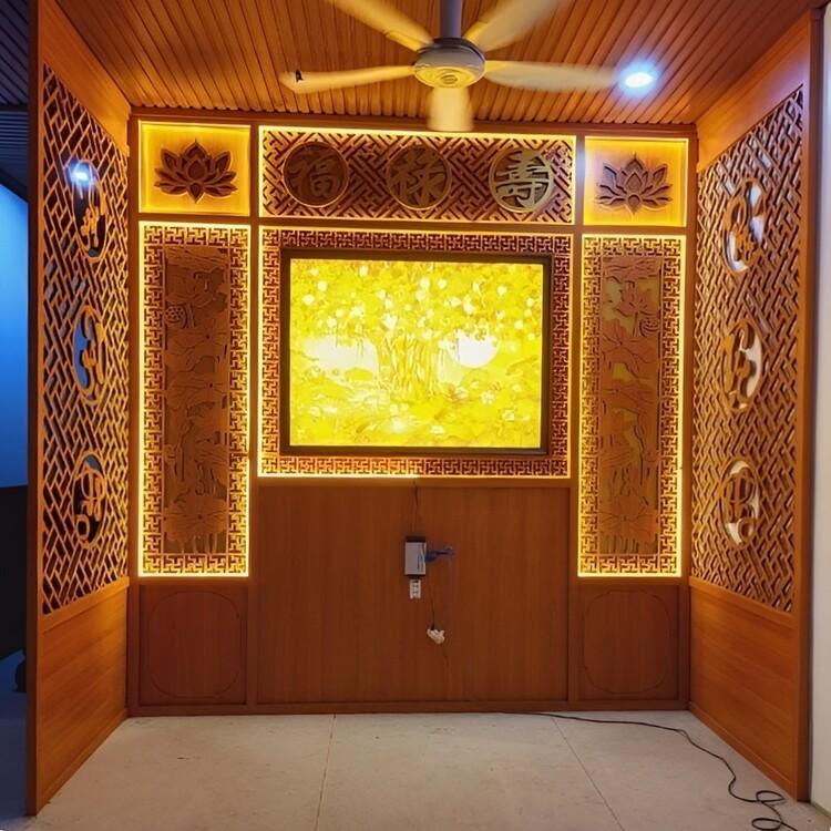 Vách ngăn phòng thờ kết hợp tranh đèn hào quang độc đáo