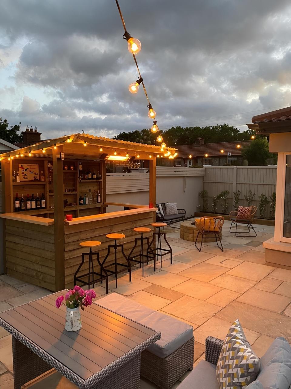 Mẫu nhà lắp ghép kiểu Bar Outdoor hiện đại với thiết kế mở