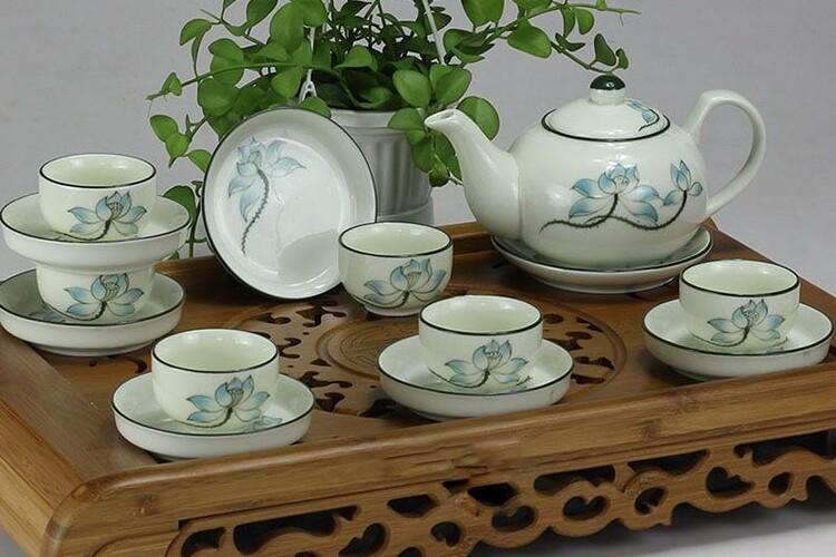 Tạo điểm nhấn bằng bộ ấm trà ngày Tết