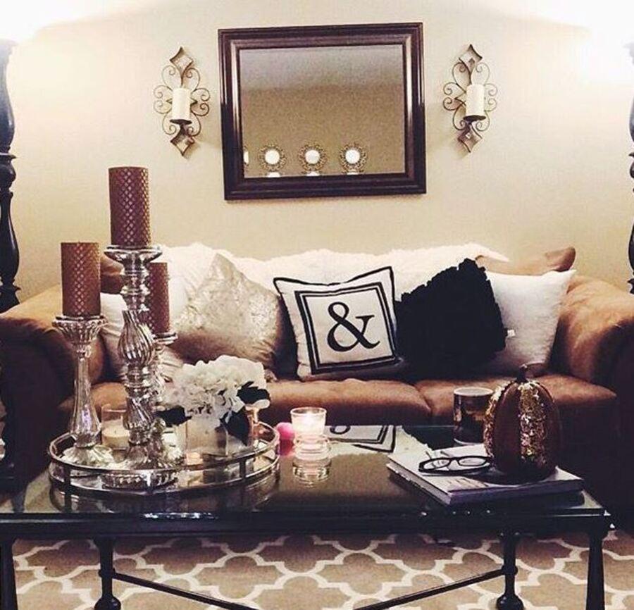 Sử dụng cốc nến khi decor phòng khách 