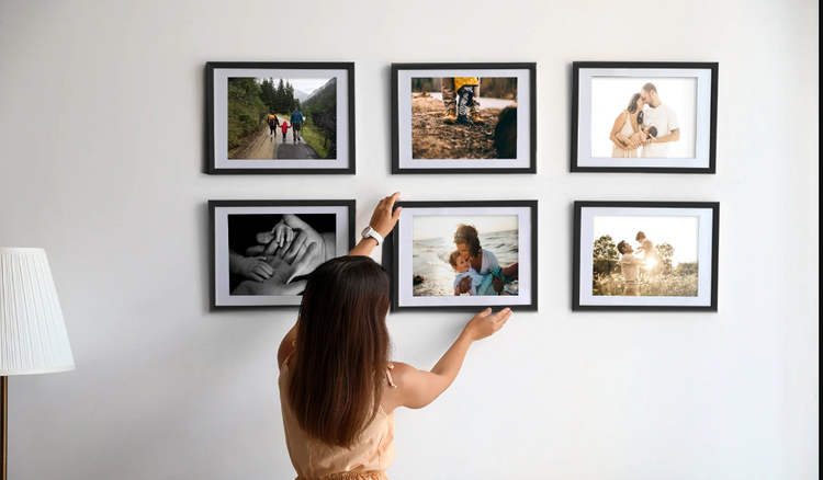 Trang trí Tết phòng khách với những bức ảnh gia đình ấm áp