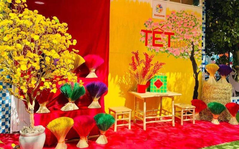 Trang trí Tết cổ truyền 2026 sang trọng ở sảnh sự kiện 