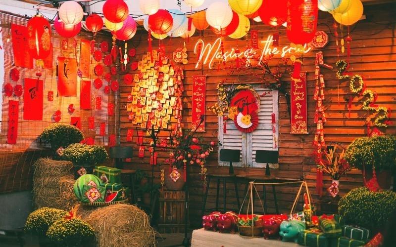 Mẫu trang trí Tết cổ truyền Việt Nam năm 2026 đẹp, thu hút tài lộc cho quán cà phê