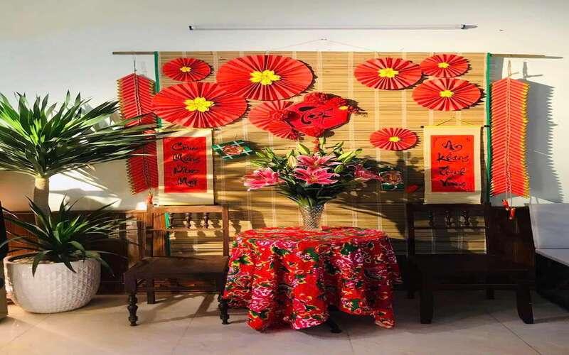 Mẫu trang trí Tết cổ truyền xuân 2026 ở góc nhà đơn giản