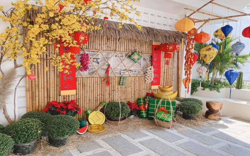 Mẫu trang trí Tết cổ truyền năm Bính Ngọ 2026 với nhà lá