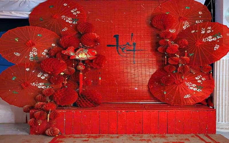 Mẫu trang trí Tết cổ truyền Việt Nam với các vật dụng mang sắc xuân