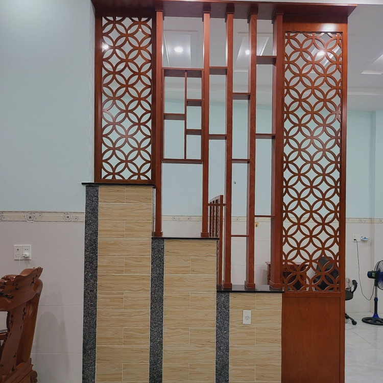 Mẫu vách ngăn cầu thang tam cấp đẹp, ấn tượng