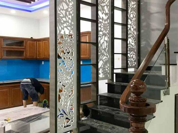 Mẫu vách ngăn cầu thang bằng nhựa độc đáo nhưng tiết kiệm chi phí