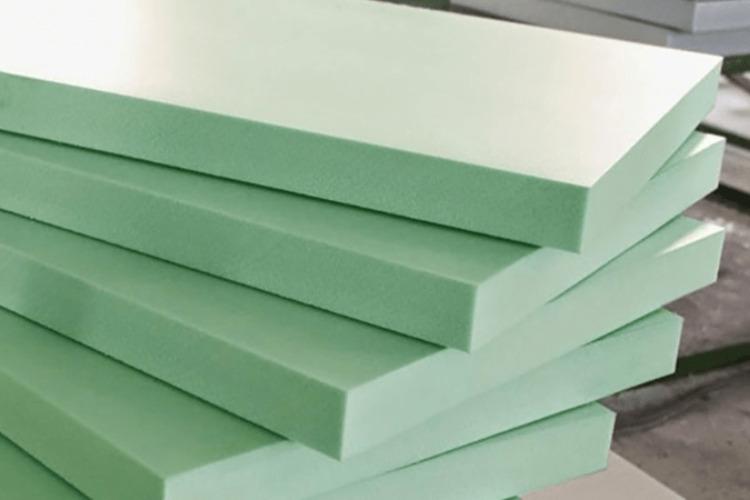 Các tấm xốp cách âm màu xanh lá với cấu trúc mỏng nhẹ giúp hấp thụ âm thanh bề mặt và giảm hiện tượng vang vọng (Nguồn: Internet)
