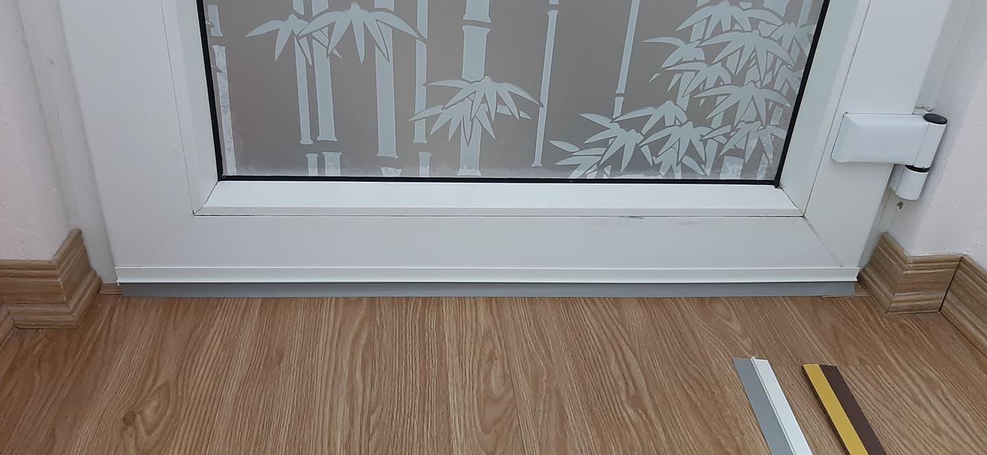 Lắp đặt thanh chắn chân cửa Door Sweep để bịt kín khe hở và ngăn chặn tiếng ồn lọt qua khe cửa ra vào phòng ngủ (Nguồn: Internet)