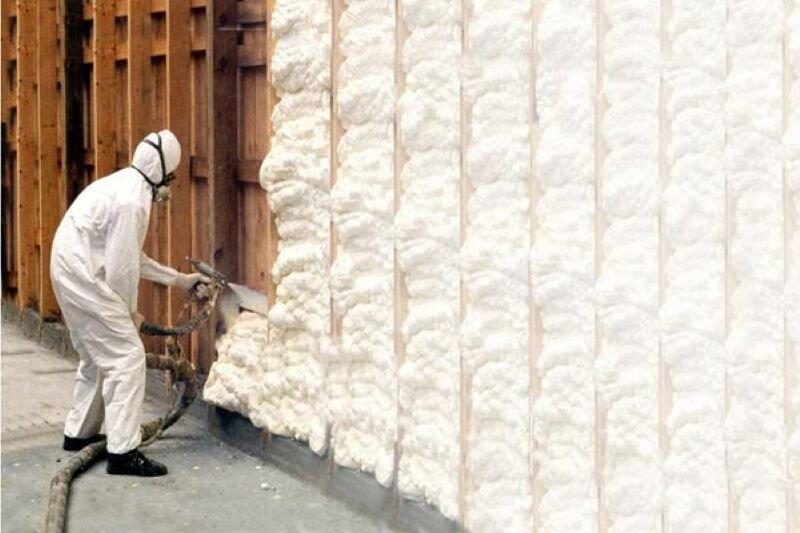 Phun bọt foam cách nhiệt cho tường nhà (Nguồn: Internet)