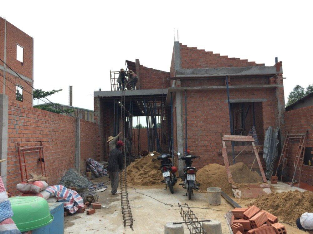 Quản lý chặt chẽ vật tư và tiến độ tại công trường giúp gia chủ kiểm soát và tối ưu chi phí hiệu quả (Nguồn: Internet)