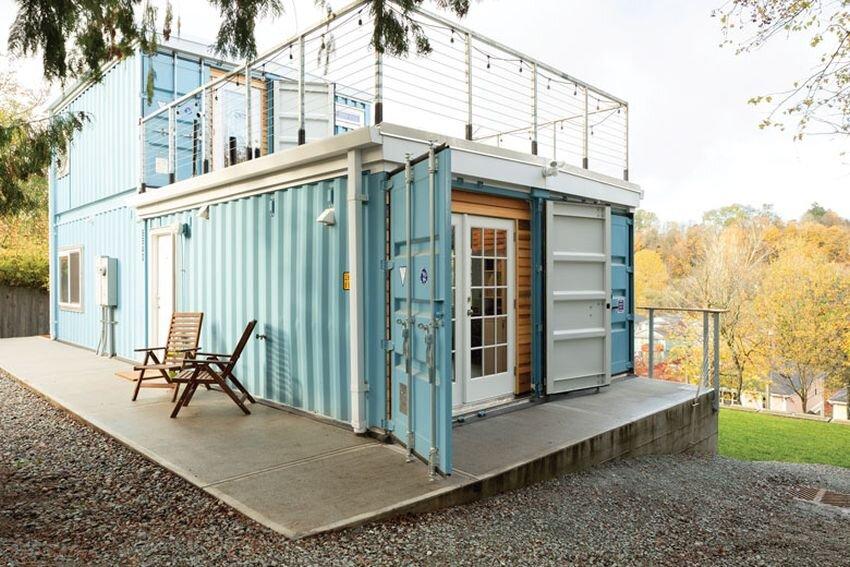 Nhà container có sân thượng ngắm cảnh và thư giãn (Nguồn: Internet)