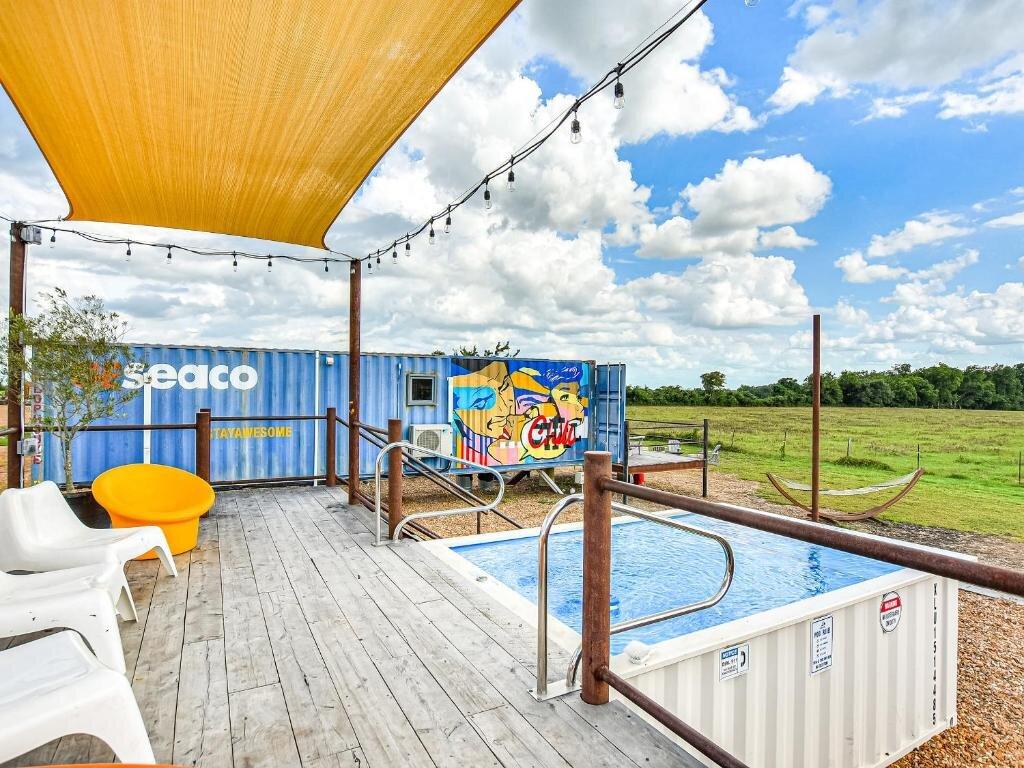 Mẫu homestay container có hồ bơi đẹp mắt (Nguồn: Internet)