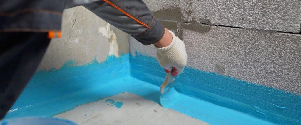 Sử dụng sơn gốc nước hoặc polyurethane tạo màng chống thấm bề mặt. (Nguồn: Internet)