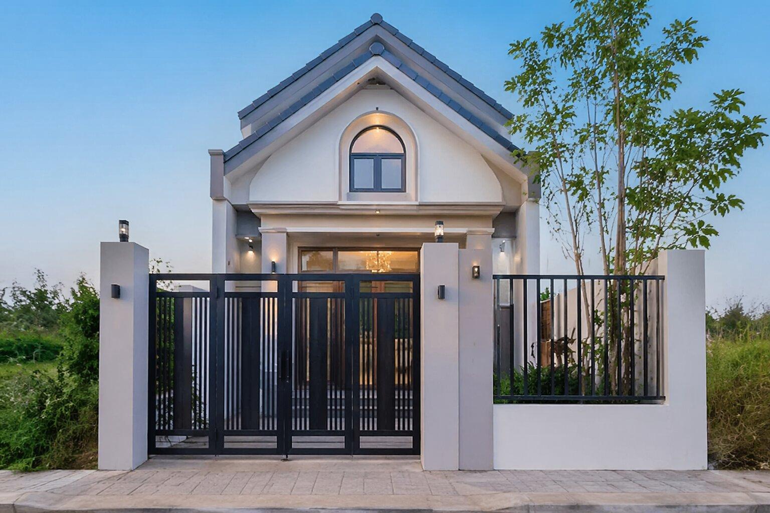 Thiết kế nhà mái Thái kết hợp sân trước nhỏ thông thoáng