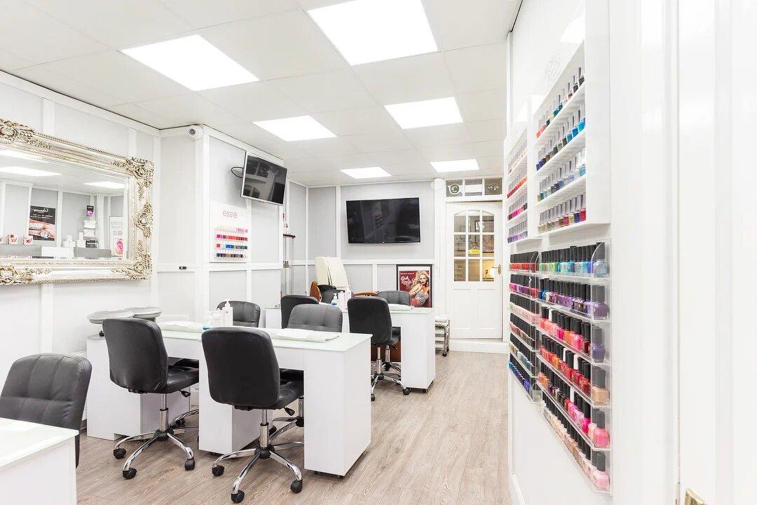 Nhà ống kết hợp kinh doanh tiệm nail tối ưu diện tích (Nguồn: Internet)