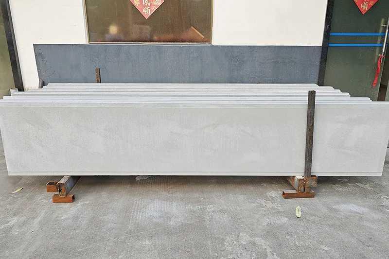 Tấm bê tông bọt CLC với cấu trúc xốp nhẹ là giải pháp linh hoạt cho các hạng mục tôn nền và cách nhiệt (Nguồn: Internet)
