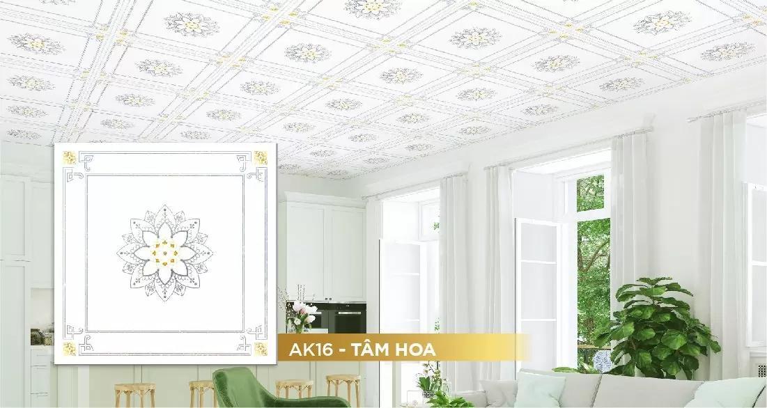 Họa tiết "Tâm hoa" bắt mắt tạo điểm nhấn cho trần phòng khách